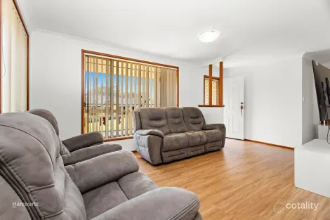 Property photo of 5 Highcroft Boulevard Horsley NSW 2530