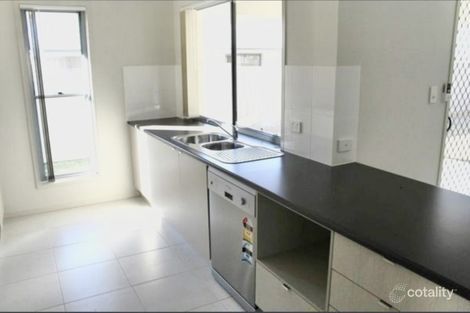 Property photo of 8 Flemington Road Emerald QLD 4720
