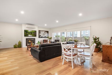 Property photo of 36 Edgeware Close Pakenham VIC 3810