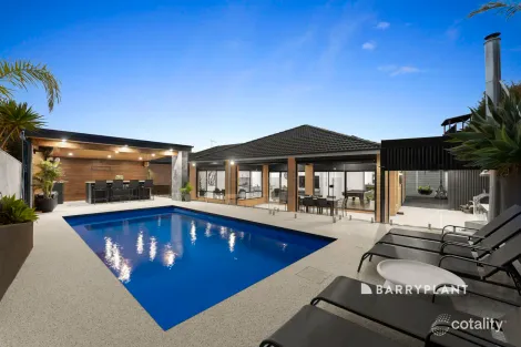 3 Charles Sturt Pl, Pakenham, VIC 3810