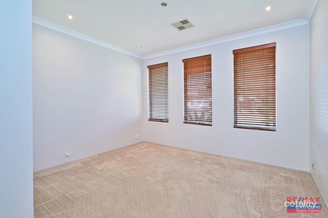 Property photo of 11 Westwood Meander Carramar WA 6031