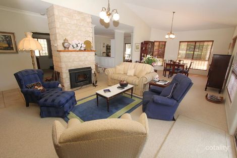 Property photo of 10 Massey Place Brookfield QLD 4069