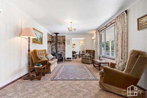 Property photo of 2 Woolybutt Place Mount Riverview NSW 2774