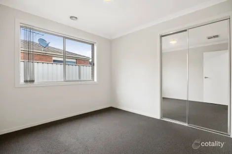 Property photo of 54 Fantail Way Brookfield VIC 3338