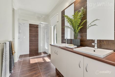 Property photo of 5 Starling Court Waterways VIC 3195
