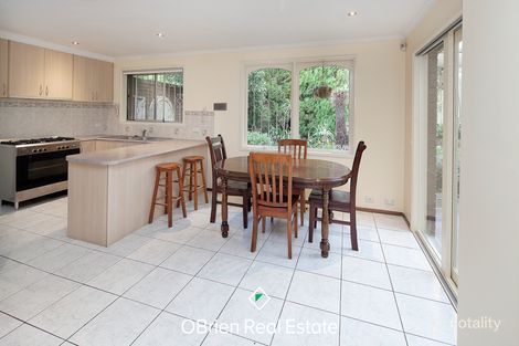 Property photo of 11 Viminalis Court Endeavour Hills VIC 3802