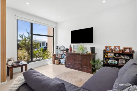 Property photo of 33 Smith Way Torquay VIC 3228