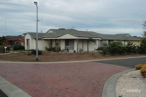 Property photo of 10 Franklin Place Delahey VIC 3037