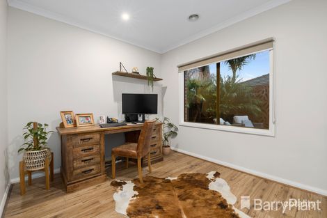 Property photo of 27 Carinya Crescent South Morang VIC 3752