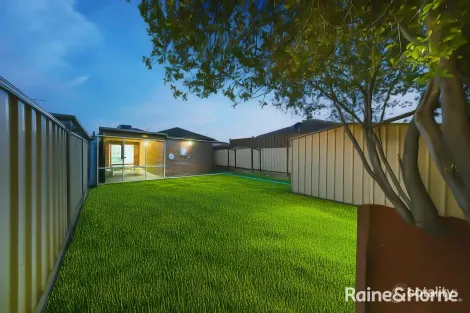 Property photo of 1/2 Balmoral Close Hillside VIC 3037