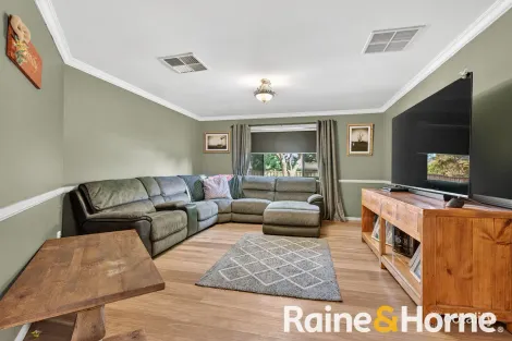 Property photo of 1 Ken McMullen Place Dubbo NSW 2830