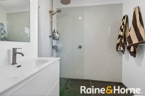 Property photo of 1 Ken McMullen Place Dubbo NSW 2830