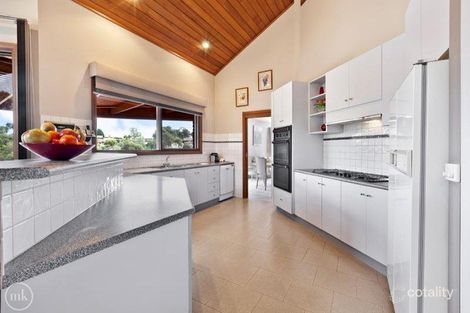 Property photo of 11 Chantelle Rise St Helena VIC 3088
