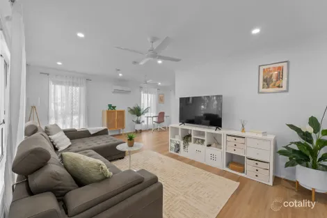 Property photo of 32 Crestridge Crescent Oxenford QLD 4210