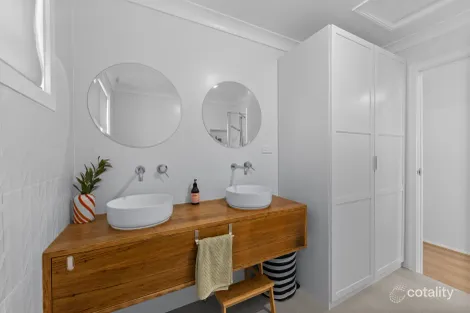 Property photo of 32 Crestridge Crescent Oxenford QLD 4210