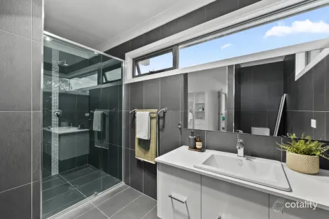 Property photo of 28 Cooley Crescent Casey ACT 2913