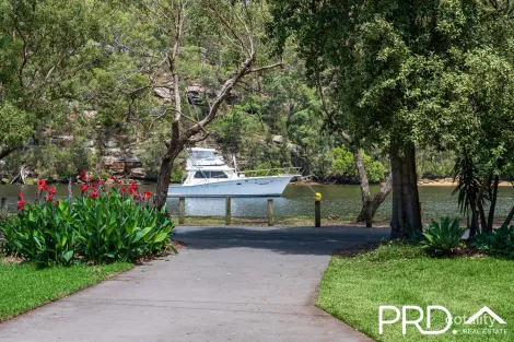 Property photo of 33 Carinya Road Picnic Point NSW 2213