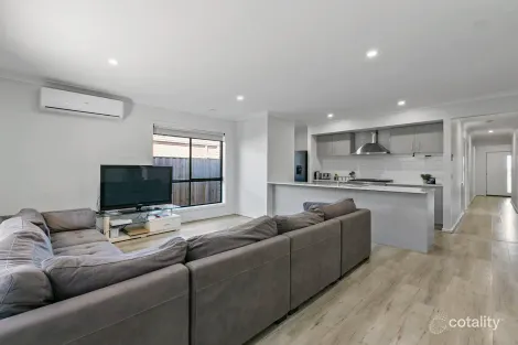 Property photo of 77 Kingdom Boulevard Weir Views VIC 3338