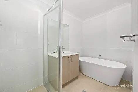 Property photo of 1/8 Guardsman Grove Lochinvar NSW 2321