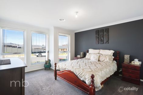 Property photo of 11 Aloe Vera Place Orange NSW 2800