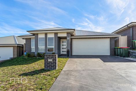 Property photo of 11 Aloe Vera Place Orange NSW 2800