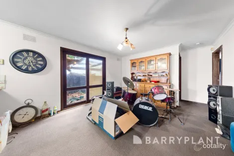 Property photo of 6 Bracknell Place Deer Park VIC 3023
