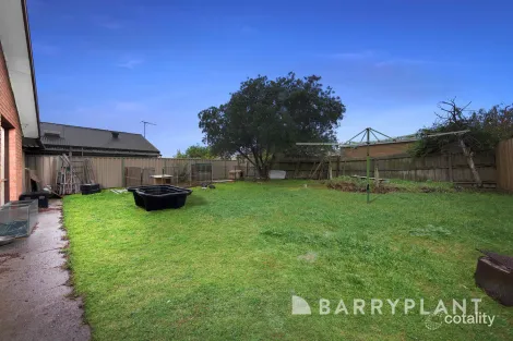 Property photo of 6 Bracknell Place Deer Park VIC 3023
