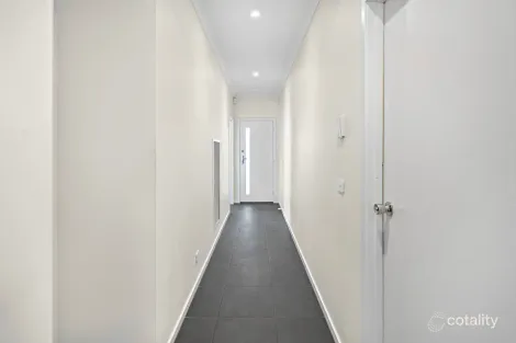 Property photo of 11 Vere Way Mickleham VIC 3064