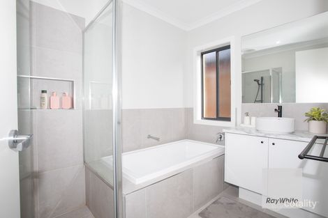 Property photo of 17 Piana Road Fraser Rise VIC 3336