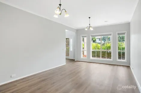 Property photo of 8 Sinclair Crescent Macleod VIC 3085