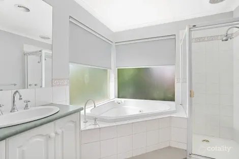 Property photo of 8 Sinclair Crescent Macleod VIC 3085