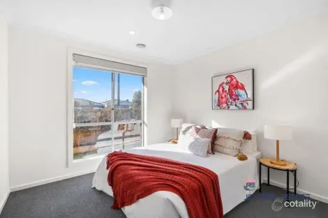 Property photo of 2 Blackscroft Road Thornhill Park VIC 3335