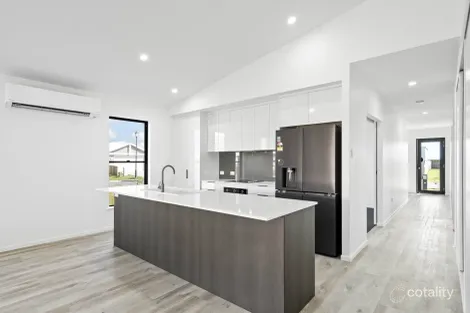 Property photo of 22 Regal Circuit Beaconsfield QLD 4740