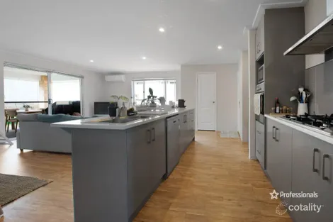 Property photo of 25 Beachcomber Hill Glenfield WA 6532