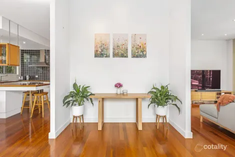 Property photo of 6 Fraser Terrace Highgate Hill QLD 4101