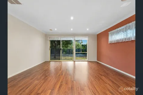 Property photo of 10 Caspian Chase Pakenham VIC 3810