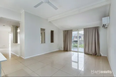 Property photo of 6 Julian Court Deception Bay QLD 4508