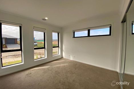 Property photo of 30 Salim Way Clyde North VIC 3978