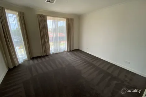 Property photo of 11 Gardenview Close Mill Park VIC 3082