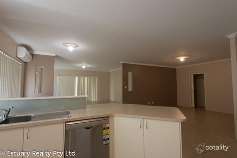 Property photo of 4 Cimarron Edge Meadow Springs WA 6210