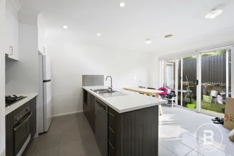 Property photo of 4 Monash Place Canadian VIC 3350