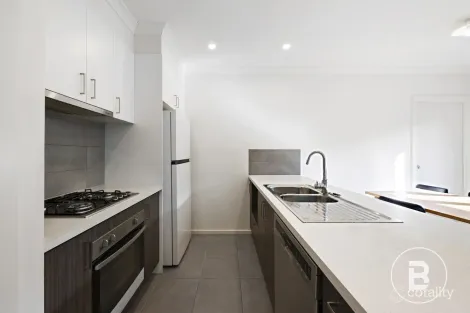 Property photo of 4 Monash Place Canadian VIC 3350