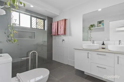 Property photo of 5 Rosa Court Urangan QLD 4655