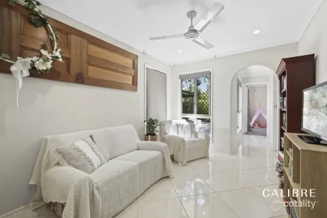 Property photo of 7 Lucas Court Kallangur QLD 4503