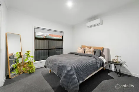 Property photo of 10B Whitlam Green Point Cook VIC 3030