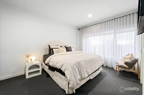 Property photo of 10B Whitlam Green Point Cook VIC 3030