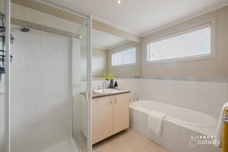 Property photo of 35 Watling Grove Ferntree Gully VIC 3156