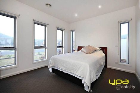 Property photo of 6 Aberfeldie Way Caroline Springs VIC 3023