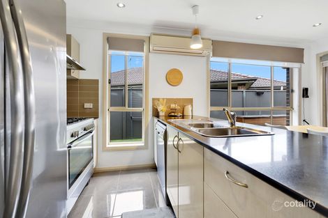 Property photo of 13 Fenner Place Ropes Crossing NSW 2760