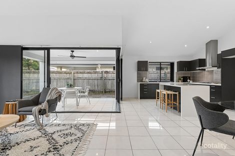 Property photo of 15 Lyrebird Crescent Upper Kedron QLD 4055